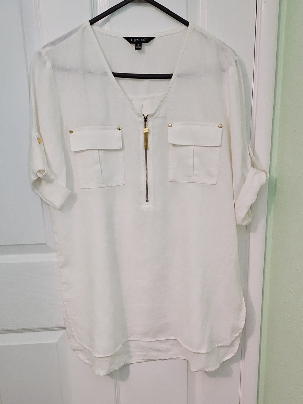 New Ellen Tracy Linen Top with Gold Accents Medium